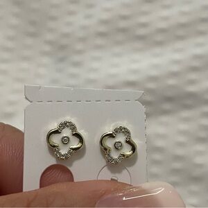 Elegant Gold Flower Earrings
